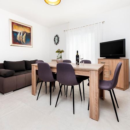 Apartment Ivo Ровин Екстериор снимка