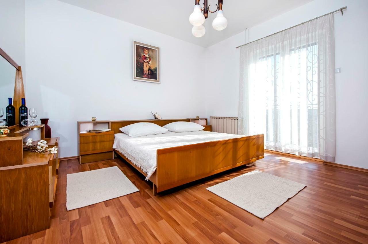 Apartment Ivo Ровин Екстериор снимка