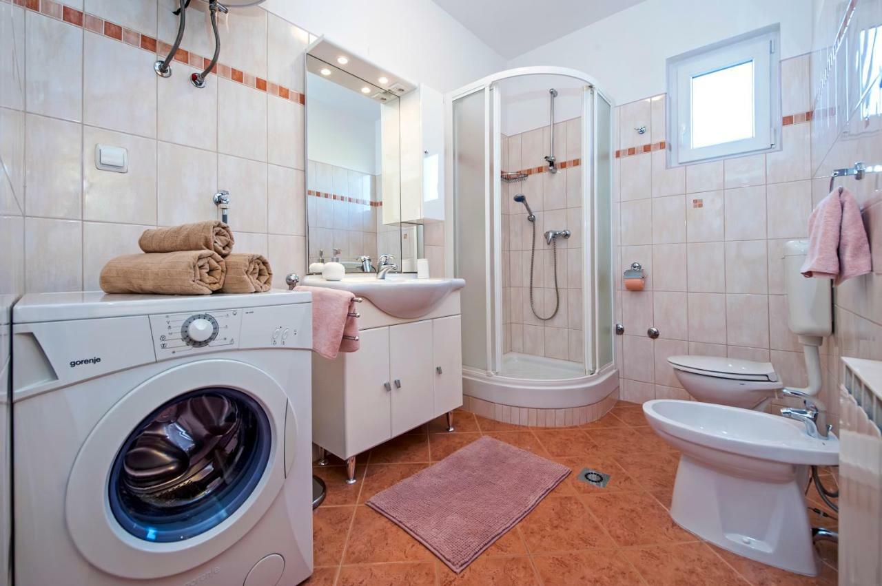 Apartment Ivo Ровин Екстериор снимка