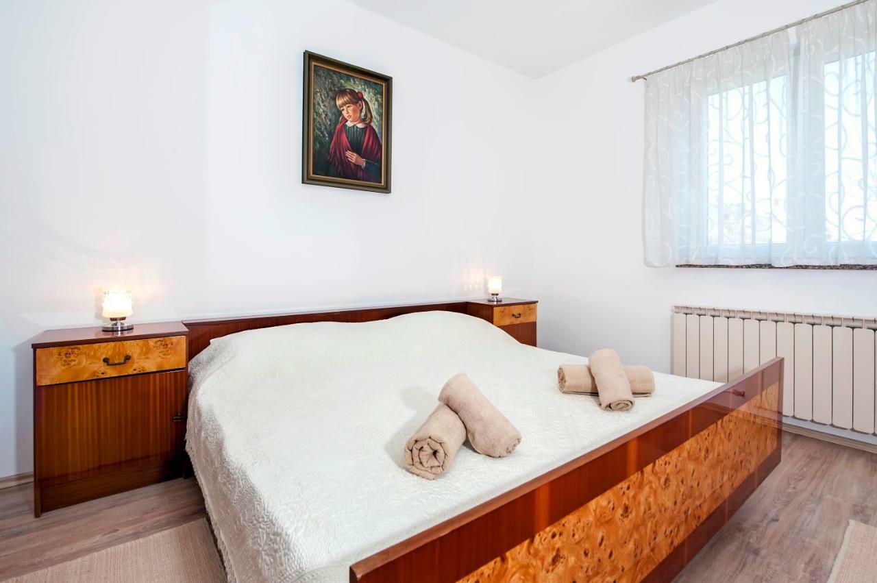Apartment Ivo Ровин Екстериор снимка