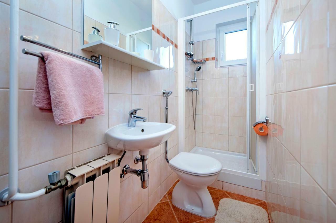 Apartment Ivo Ровин Екстериор снимка