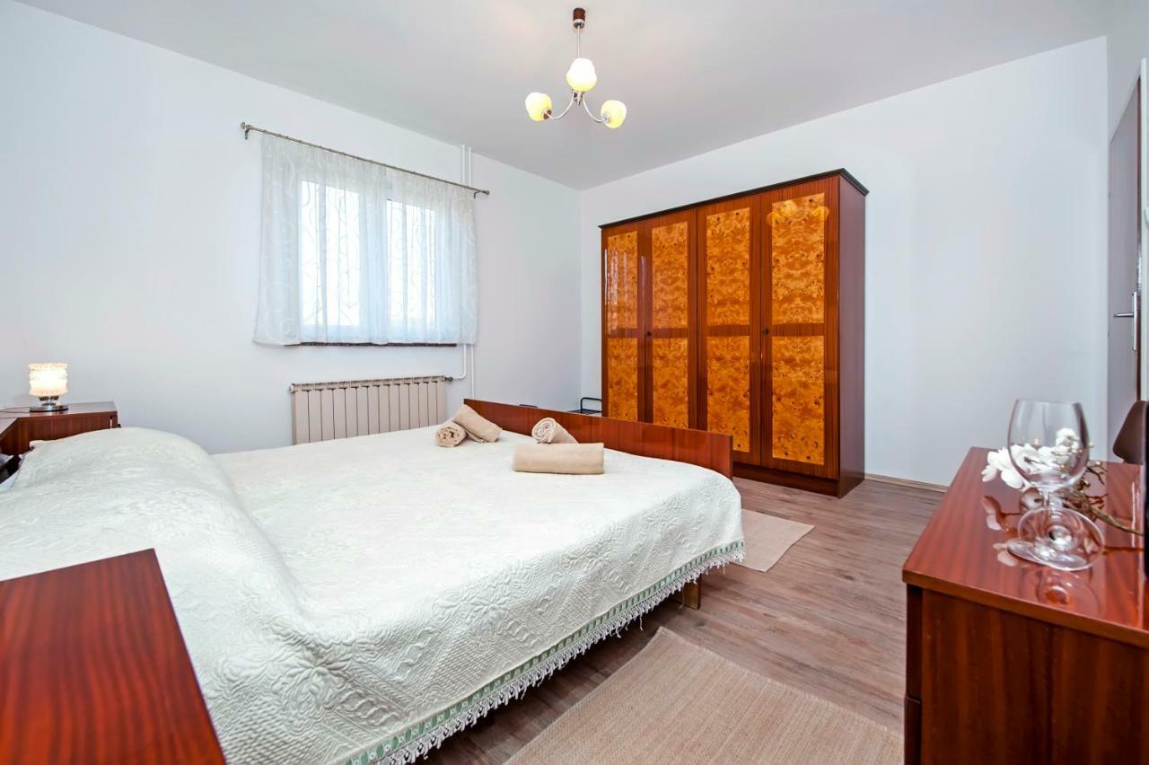 Apartment Ivo Ровин Екстериор снимка