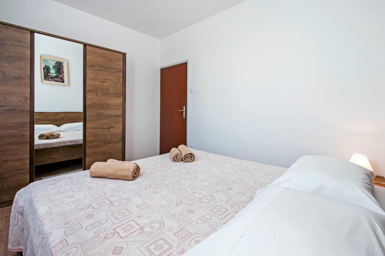 Apartment Ivo Ровин Екстериор снимка